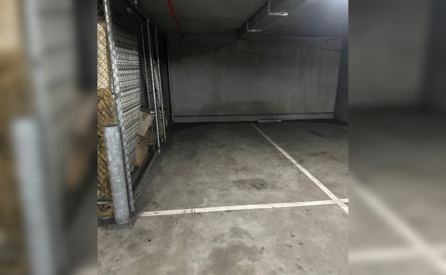 CAR PARK FOR RENT NEAR SOUTHERN CROSS STATION ON BOURKE ST ACCESS 24/7