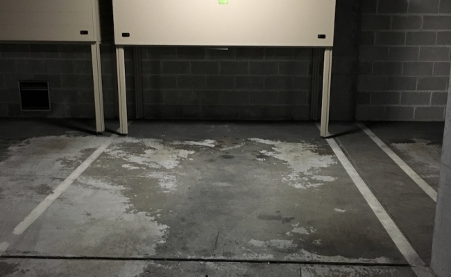 Undercover Secure parking, 2min walk to Taylor Sq
