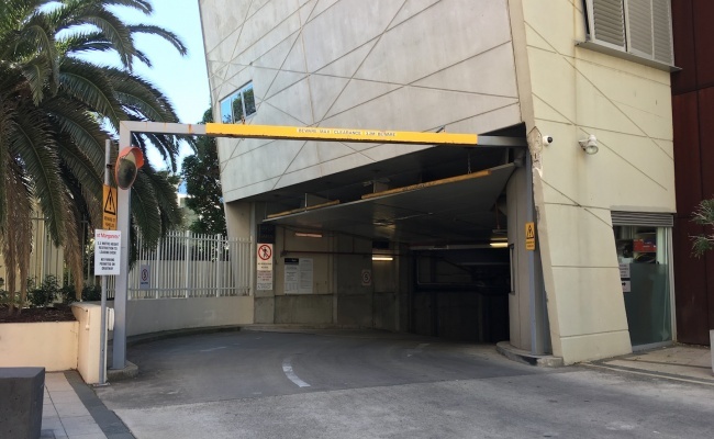 Undercover Secure parking, 2min walk to Taylor Sq