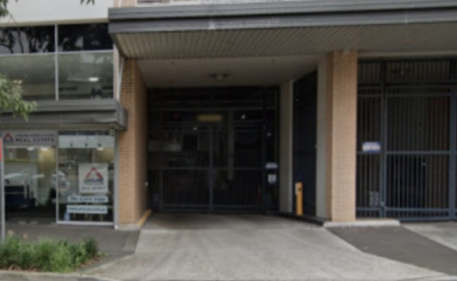 Secure parking space on Bourke street available