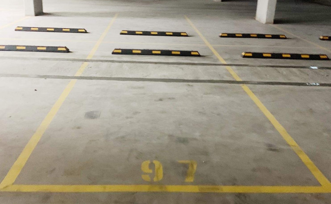 1 PARKING SPACE IN ZETLAND FOR RENT