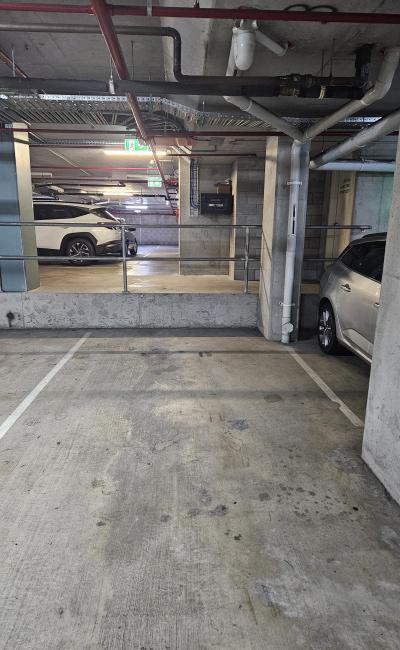 Spring Hill - Great Undercover Parking Near CBD