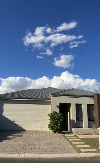 Locked garage parking space in Cannington very near Westfield Carousel