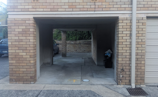 Bray Lane, North Sydney - 800m to North Sydney/Milsons Point
