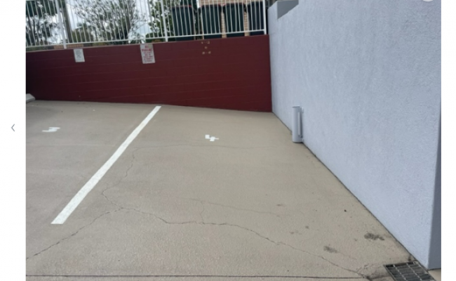 Highgate Hill - Safe Open Car Bay close to City