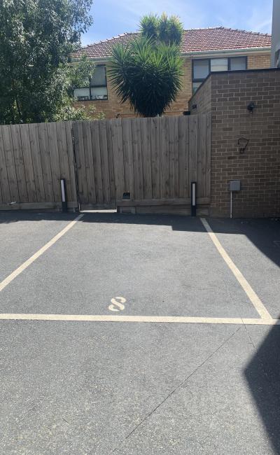 Great parking space near the beach, public transport, and the CBD