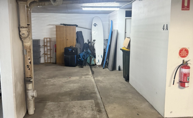 Garage lot space close to Bronte Beach