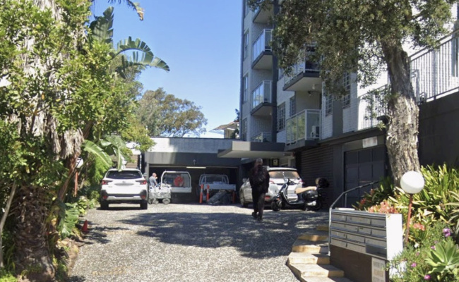 Garage lot space close to Bronte Beach
