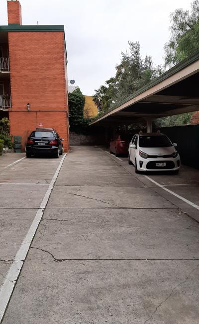 Parking space10 min walk from tram Flemington Rd & Royal Children's Hospital.
