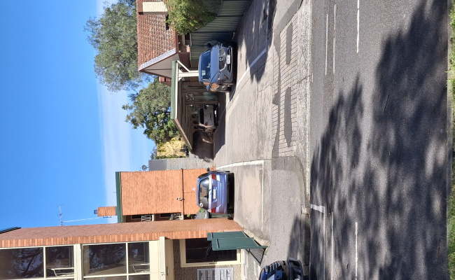 Parking space10 min walk from tram Flemington Rd & Royal Children's Hospital.
