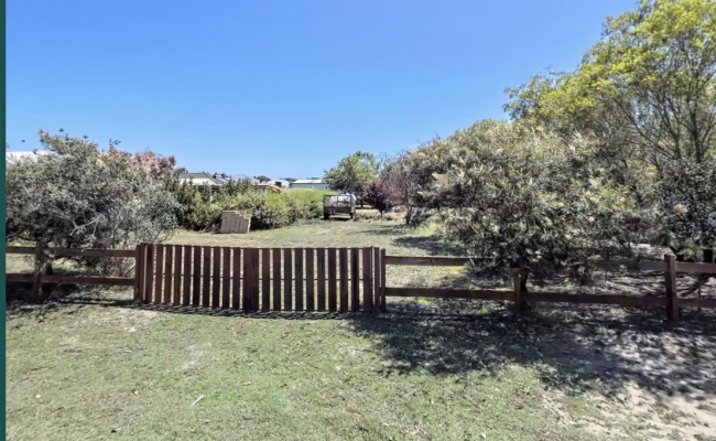 I have a large side paddock adjacent to my property.perfect storage for Boats Caravans Truck ect