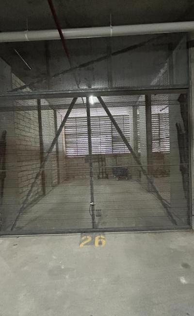 Large locked up secure garage in Ultimo
