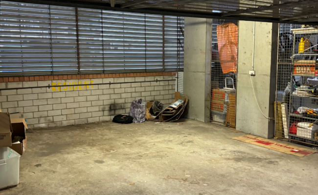 Easy lock up, convenient car space near CBD/BROADWAY/ULTIMO