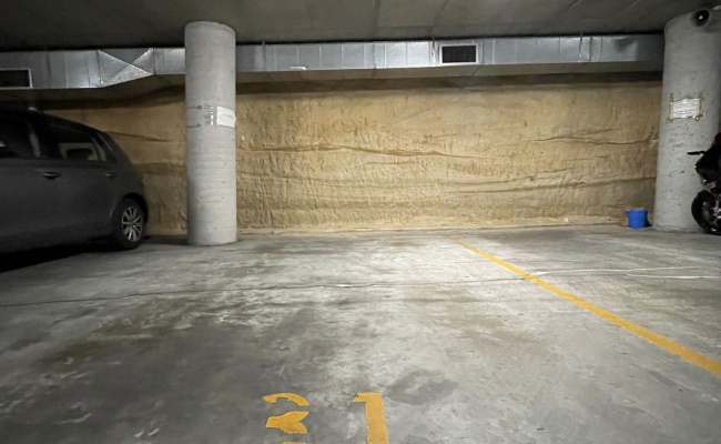 Secured and Great indoor parking space in Bunn street with access key