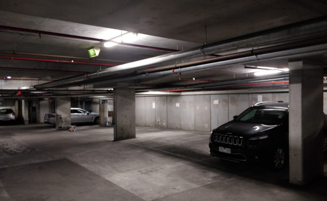 Great parking space next to swinburne University