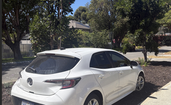 Private Verge Parking - 2 Min Walk to QEII Medical Centre