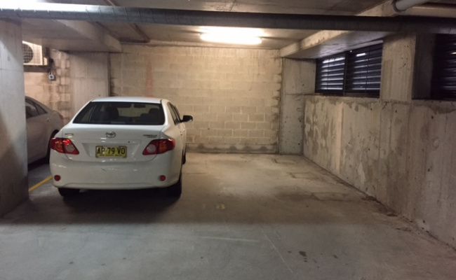 Cremorne - Secure Parking just off Military Rd