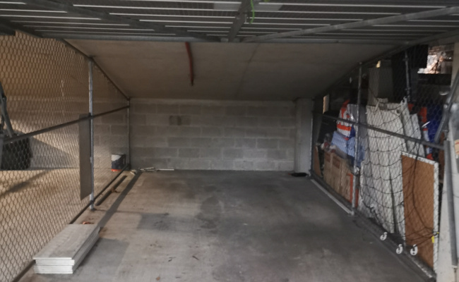 Large lock up garage in a secure complex, Cremorne