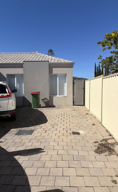 Driveway parking space for rents - Morley
