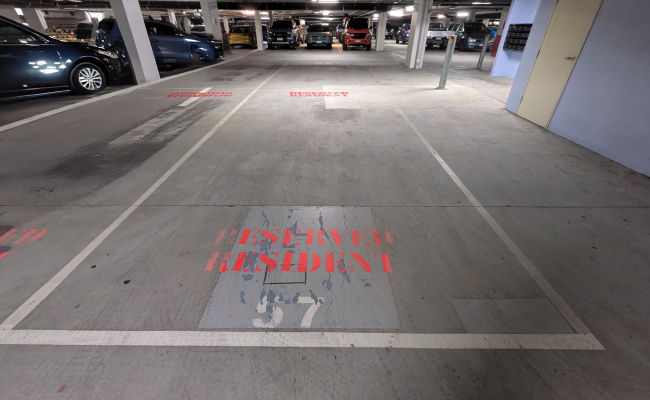 VERY BIG parking slot near the Royal Brisbane Women's hospital RBWH