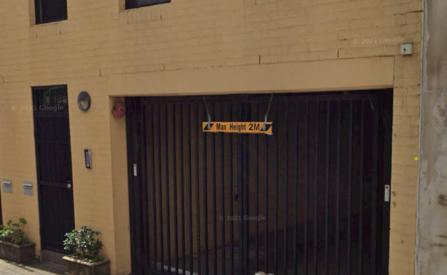 Secure parking spot right next to CBD. At the centre spot of Surry Hills, Darlinghurst and Paddo