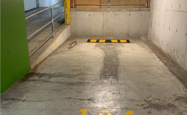 Very comfortable parking area opp to Westfield mal