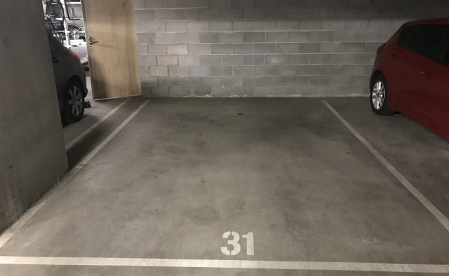 Secure 24/7 large Carlton parking bay
