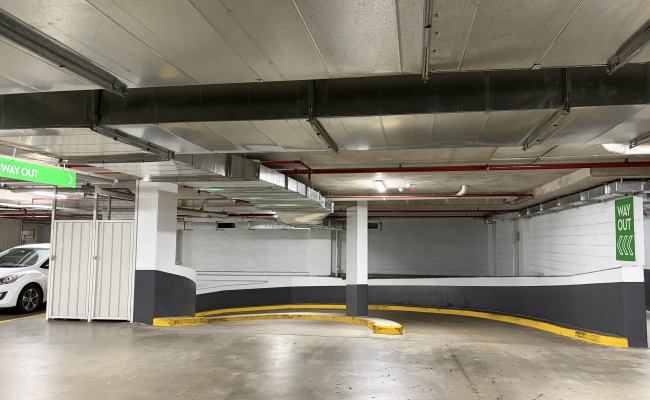 1 parking Olympic Park 2 minutes walk to Accor Stadium