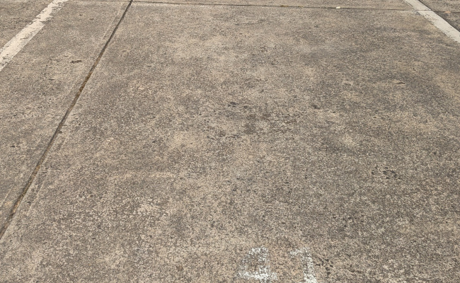 Outdoor Space Near Fitzroy Street. Close to 96 and 16 trams. Opposite Albert Park and Grand Prix.