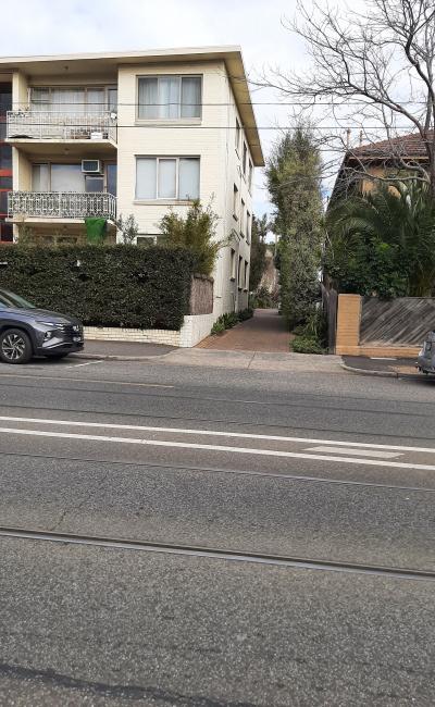 Balaclava - 24/7 Carport Parking Train Station