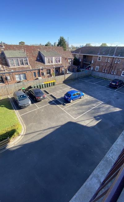 Great parking space four minute walk from balaclava station