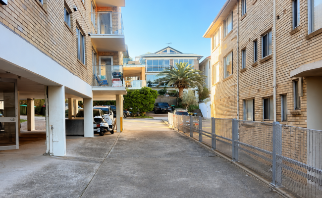Easy access Tamarama undercover drive straight in