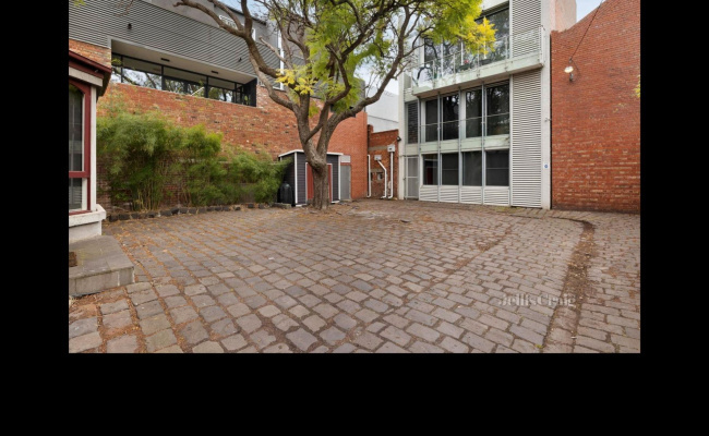 150m from Market.  Easy access, no code or bond.  NO SPECIFIC INSTRUCTIONS.
