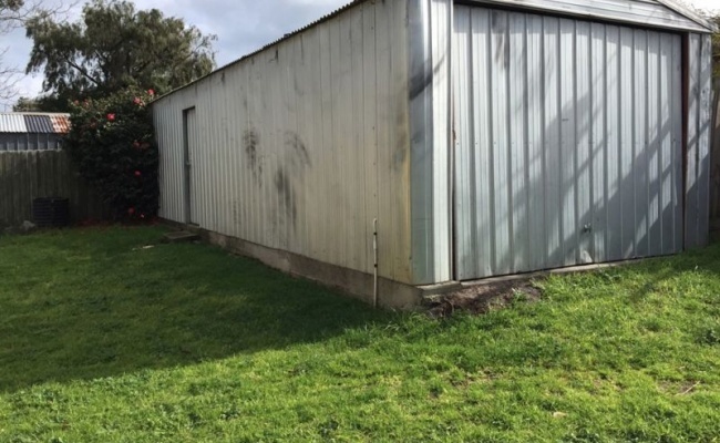 Tandom double garage available for rent in Seaford