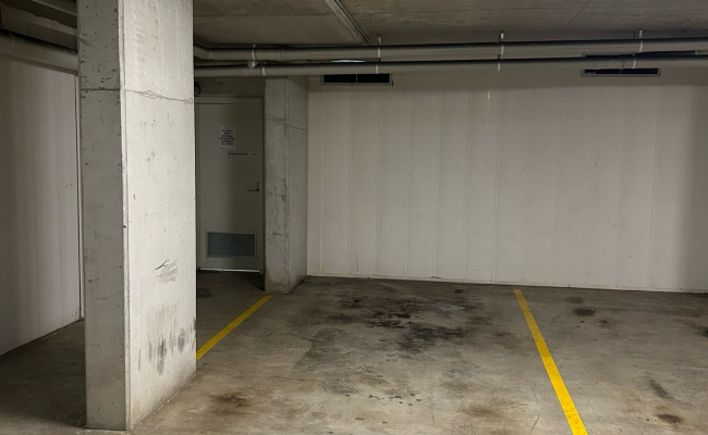 Indoor carpace in lot. Close to Lane cove intersection
