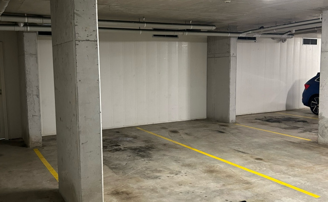 Indoor carpace in lot. Close to Lane cove intersection
