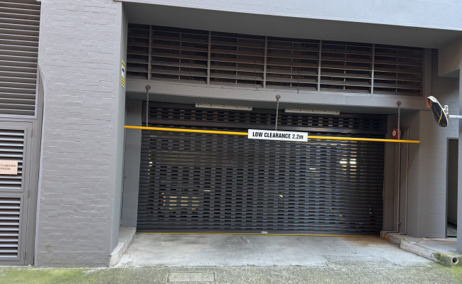 Secure Undercover Parking - 4min walk to Central and Light Rail Station, Opposite Prince Alfred Park