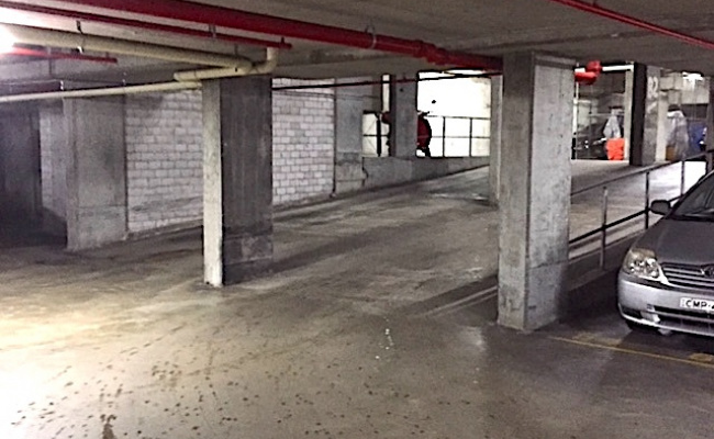 WALK TO CENTRAL STATION JUST 3 MINUTES.