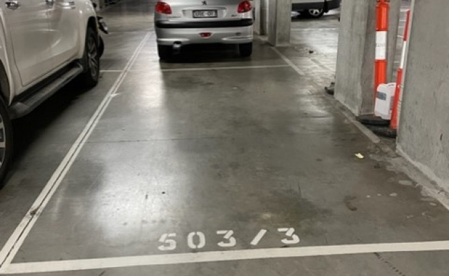 Secure garage parking space off Chapel St