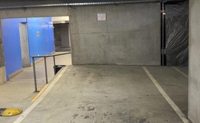 Brisbane City - Secure Undercover Parking Near Uptown Shopping Mall