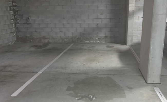 24/7 SECURE PARKING IN PRIME  AUCHENFOWER LOCATION