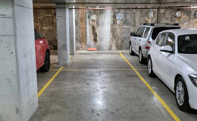 INDOOR PARKING SPOT AVAILABLE IN MASCOT. 2 minutes from Mascot Train Station.