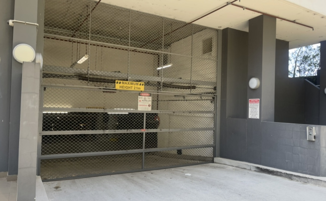 Secure Indoor Parking lot in Mascot