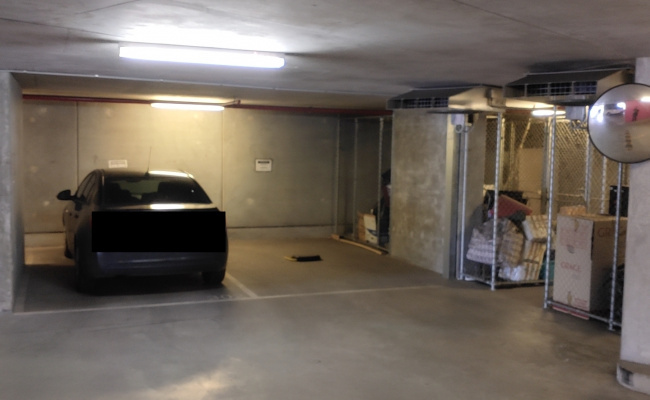 Southbank - Indoor parking space near Crown