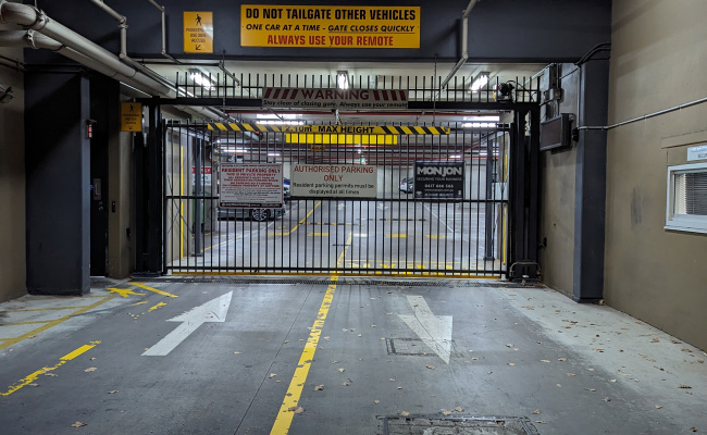 Convenient & Secure Parking spot - Southbank City Road