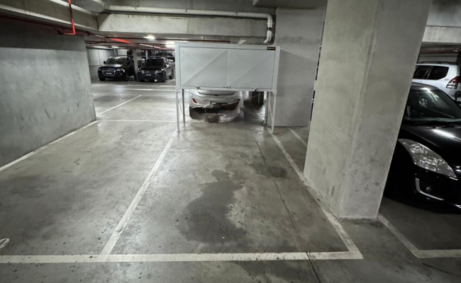 Convenient & Secure Parking spot - Southbank City Road