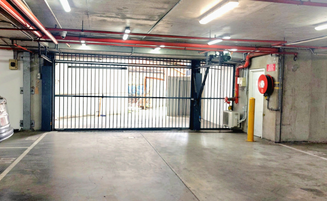 Great car park space,  very near Melbourne city with the tram. Close to the Sth Melbourne market.