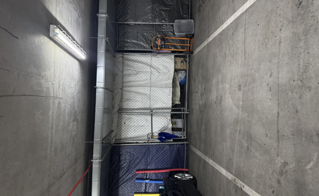 Indoor secured parking space near the city