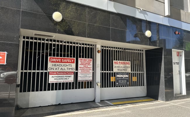 Parking space available (173 City Road)