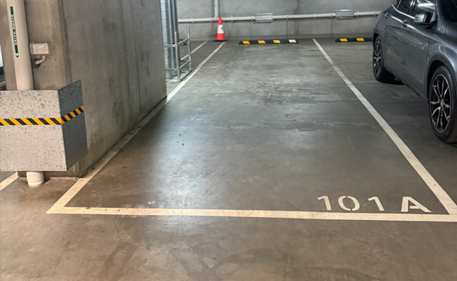 Parking space available (153 City Road)